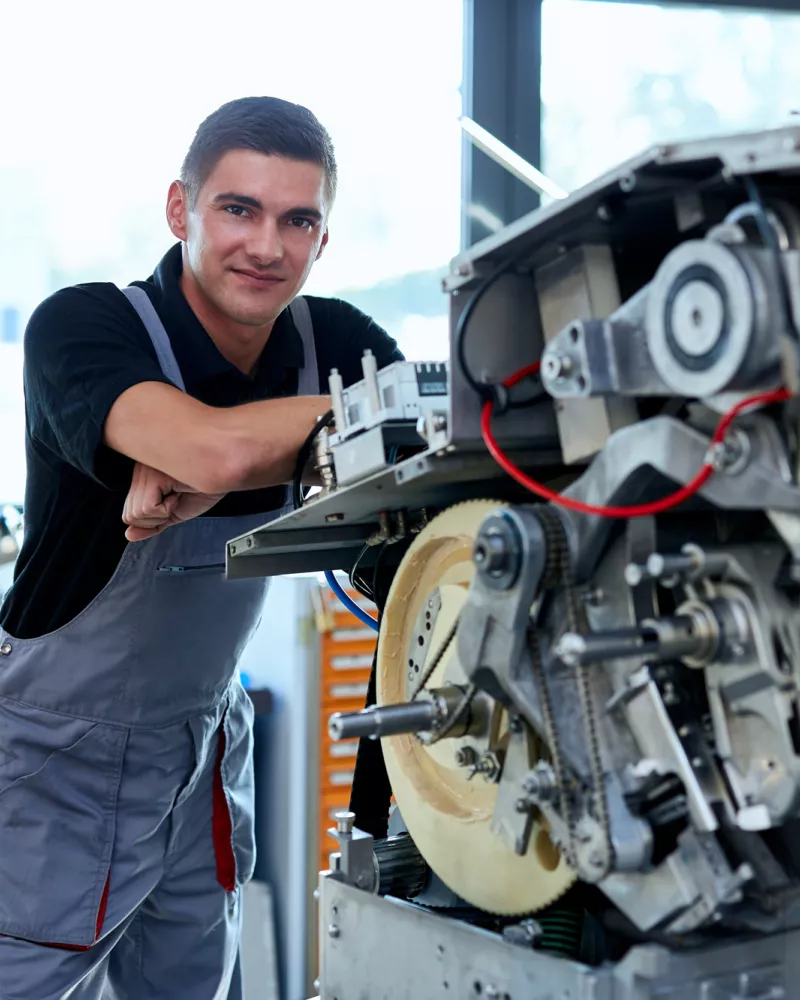 Employee with machine 